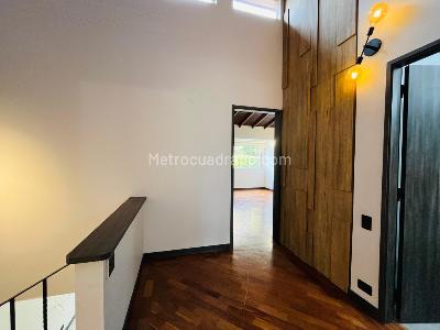 Casa de 3 alcobas en arriendo en Loma Del Escobero, Envigado, 310 m² · foto 10 de 20