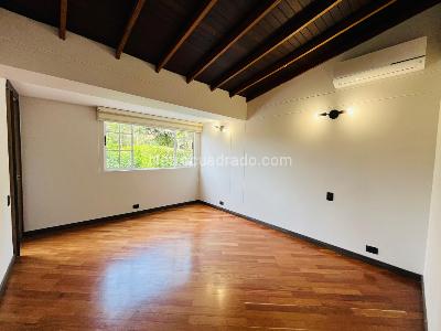 Casa de 3 alcobas en arriendo en Loma Del Escobero, Envigado, 310 m² · foto 12 de 20