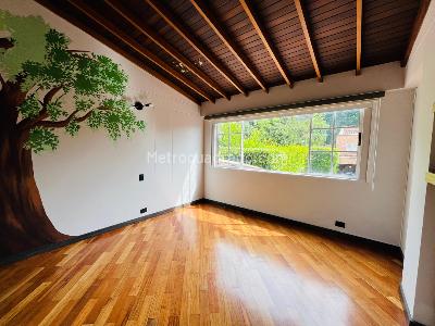 Casa de 3 alcobas en arriendo en Loma Del Escobero, Envigado, 310 m² · foto 17 de 20