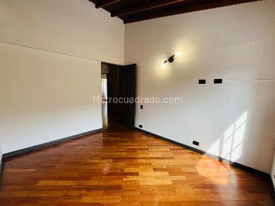 Casa de 3 alcobas en arriendo en Loma Del Escobero, Envigado, 310 m² · foto 18 de 20