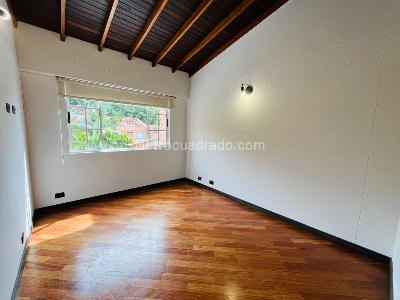 Casa de 3 alcobas en arriendo en Loma Del Escobero, Envigado, 310 m² · foto 19 de 20