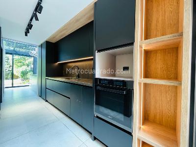 Casa de 3 alcobas en arriendo en Loma Del Escobero, Envigado, 310 m² · foto 2 de 20