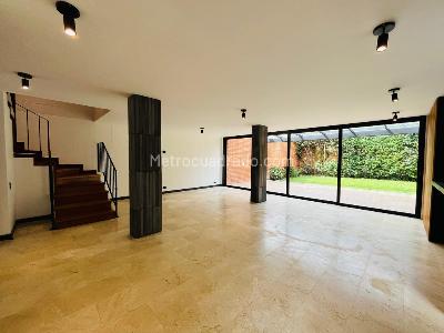 Casa de 3 alcobas en arriendo en Loma Del Escobero, Envigado, 310 m² · foto 3 de 20