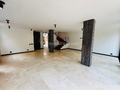 Casa de 3 alcobas en arriendo en Loma Del Escobero, Envigado, 310 m² · foto 4 de 20