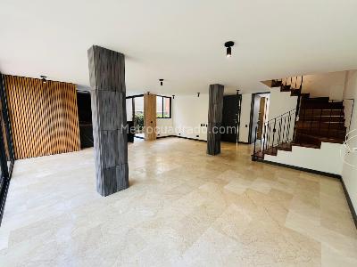 Casa de 3 alcobas en arriendo en Loma Del Escobero, Envigado, 310 m² · foto 5 de 20
