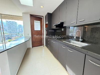 Apartamento de 2 alcobas en arriendo en La Linde, Medellín, 95 m² · foto 2 de 17