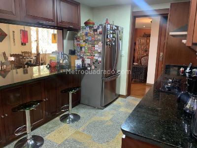 Apartamento de 3 alcobas en venta en Chico Bajo, Bogotá, 200 m² · foto 2 de 20