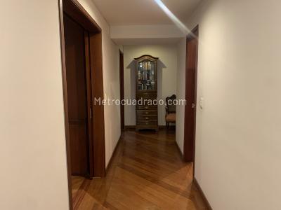 Apartamento de 3 alcobas en venta en Chico Bajo, Bogotá, 200 m² · foto 9 de 20