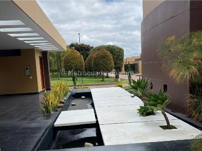 Casa de 4 alcobas en venta en Cerca De Piedra, Chía, 420 m² · foto 2 de 20