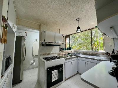 Apartamento de 4 alcobas en venta en El Poblado, Medellín, 196 m² · foto 5 de 20