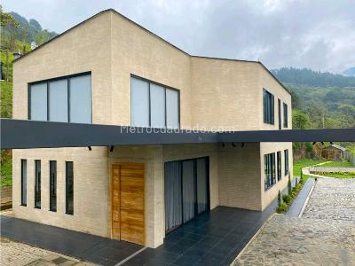Casa de 5 alcobas en venta en El Salado, Envigado, 340 m² · foto 2 de 20
