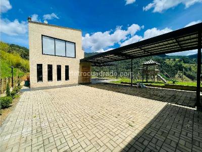 Casa de 5 alcobas en venta en El Salado, Envigado, 340 m² · foto 3 de 20