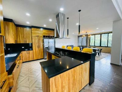 Casa de 5 alcobas en venta en El Salado, Envigado, 340 m² · foto 8 de 20