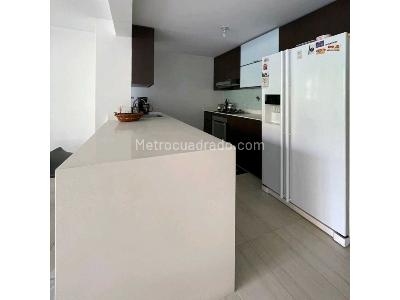 Apartamento en venta en Loma De Los Bernal, Medellín · foto 2 de 9