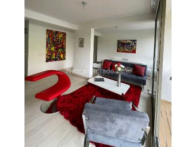 Apartamento en venta en Loma De Los Bernal, Medellín · foto 3 de 9
