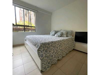 Apartamento en venta en Loma De Los Bernal, Medellín · foto 5 de 9