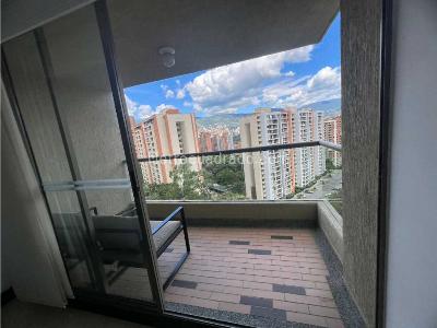 Apartamento de 3 alcobas en arriendo en Loma De Los Bernal, Medellín, 100 m² · foto 2 de 13