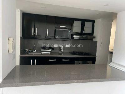 Apartamento de 3 alcobas en arriendo en Loma De Los Bernal, Medellín, 100 m² · foto 3 de 13