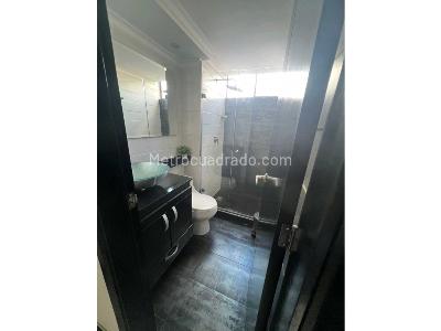 Apartamento de 3 alcobas en arriendo en Loma De Los Bernal, Medellín, 100 m² · foto 11 de 13