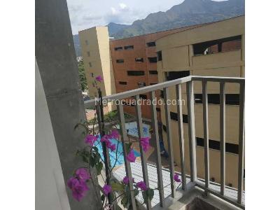 Apartamento de 3 alcobas en venta en Niquia, Bello, 66 m² · foto 2 de 20