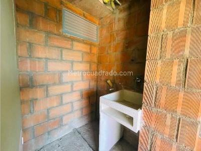 Apartamento de 2 alcobas en venta en Santa Ana, Bello, 56 m² · foto 10 de 17