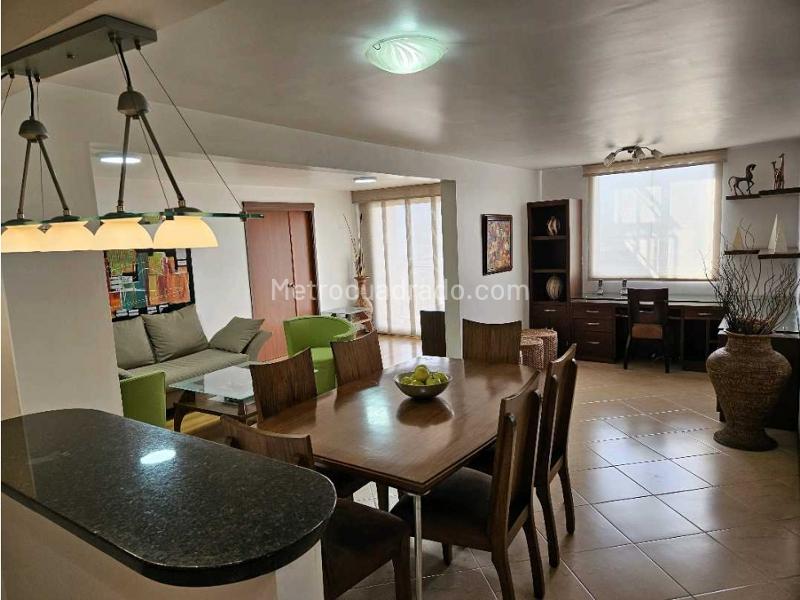 Spacious 3BR Apartment with Private Baths in Poblado Castropol