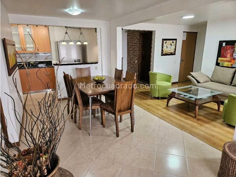 Spacious 3BR Apartment with Private Baths in Poblado Castropol - 2