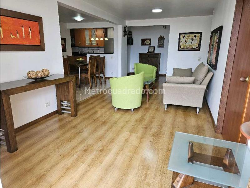 Spacious 3BR Apartment with Private Baths in Poblado Castropol - 4