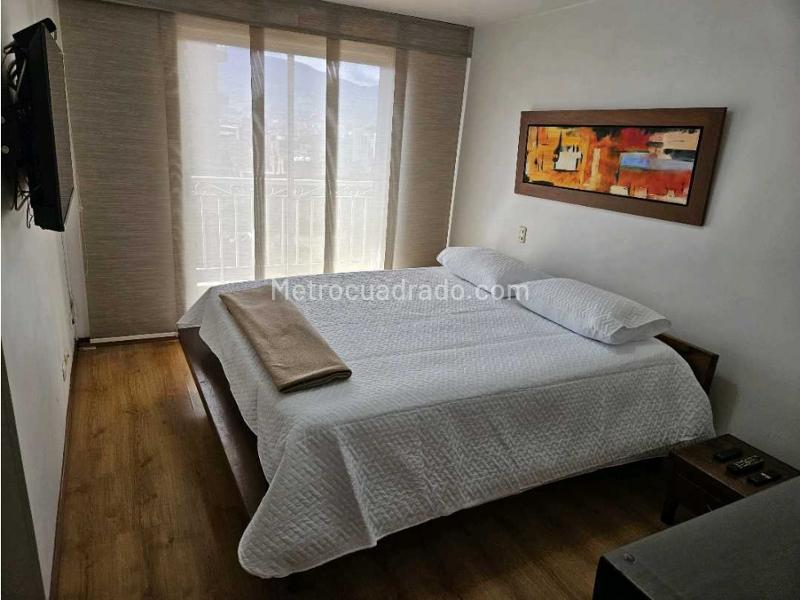 Spacious 3BR Apartment with Private Baths in Poblado Castropol - 8