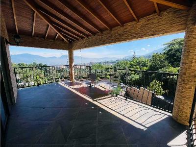 Casa en Arriendo, Loma El Escobero, Envigado