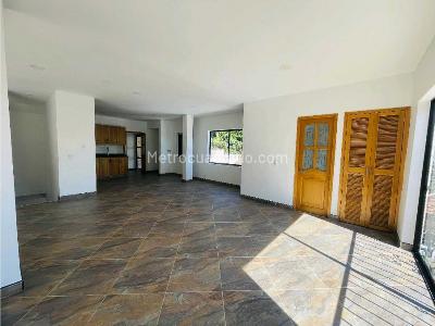 Casa de 5 alcobas en arriendo en Loma El Escobero, Envigado, 698 m² · foto 5 de 20