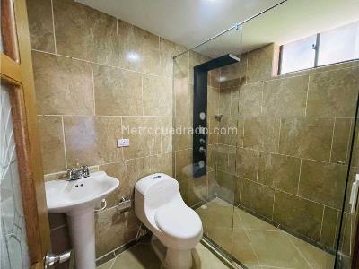Casa de 5 alcobas en arriendo en Loma El Escobero, Envigado, 698 m² · foto 11 de 20