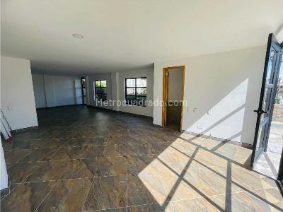 Casa de 5 alcobas en arriendo en Loma El Escobero, Envigado, 698 m² · foto 18 de 20