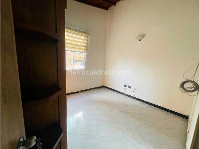 Apartamento de 3 alcobas en venta en Maria Auxiliadora, Sabaneta, 60 m² · foto 13 de 18