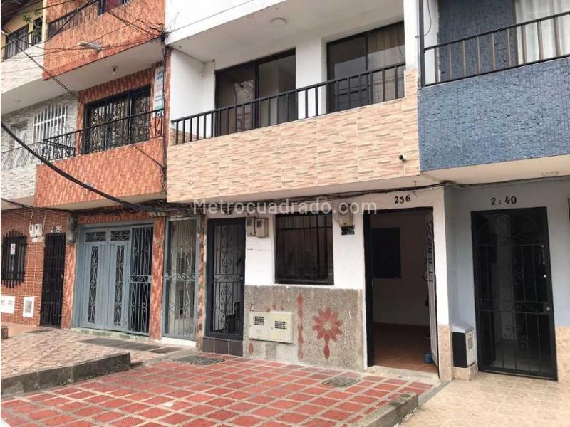 Casa Comercial de 4 Alcobas en Guayabal (Cristorey)