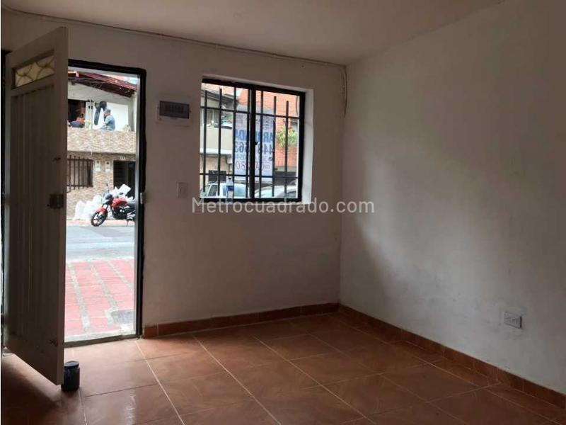 Commercial 4BR House for Rent in Guayabal (Cristorey) - 2