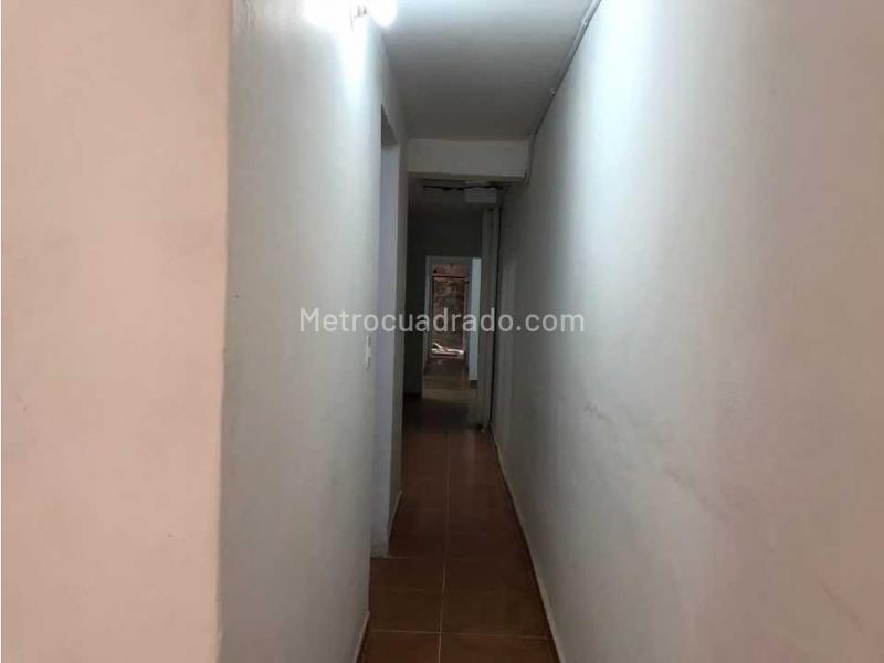 Commercial 4BR House for Rent in Guayabal (Cristorey) - 4