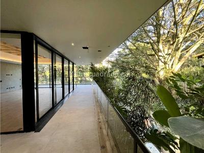Apartamento de 2 alcobas en venta en Los Naranjos, Medellín, 240 m² · foto 4 de 18