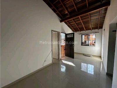 Casa de 4 alcobas en venta en El Mirador, Bello, 72 m² · foto 2 de 20