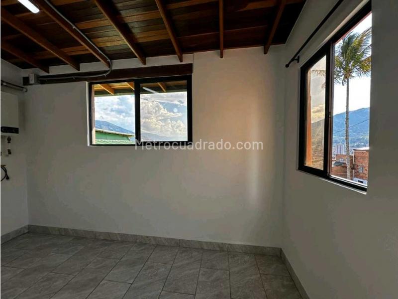Casa – Bello, Altos de Niquía - Más