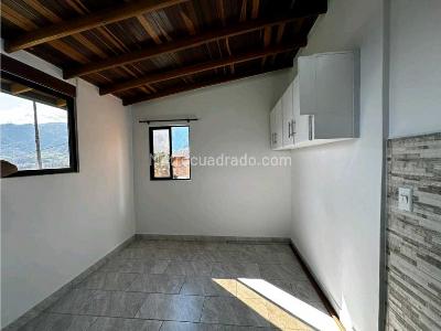 Casa de 4 alcobas en venta en El Mirador, Bello, 72 m² · foto 20 de 20