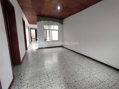 Casa de 4 alcobas en venta en La America, Medellín, 210 m² · foto 3 de 15