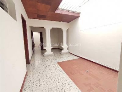 Casa de 4 alcobas en venta en La America, Medellín, 210 m² · foto 4 de 15
