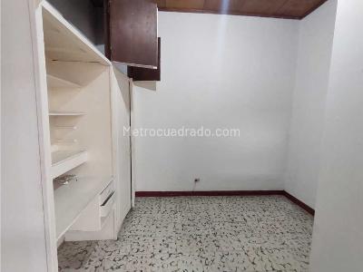 Casa de 4 alcobas en venta en La America, Medellín, 210 m² · foto 5 de 15