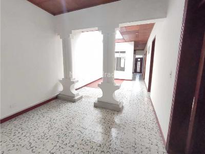 Casa de 4 alcobas en venta en La America, Medellín, 210 m² · foto 9 de 15
