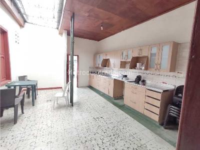 Casa de 4 alcobas en venta en La America, Medellín, 210 m² · foto 11 de 15
