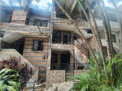 Casa en venta en Calatrava, Itagüí · foto 2 de 10