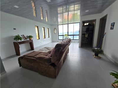 Casa de 5 alcobas en venta en Niquia, Bello · foto 10 de 20