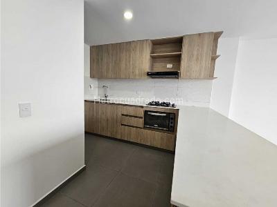 Apartamento en arriendo en Guayabal, Medellín · foto 3 de 18