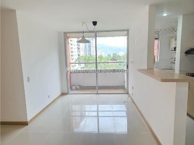 Apartamento de 3 alcobas en venta en Pilsen, Itagüí, 65 m² · foto 2 de 20
